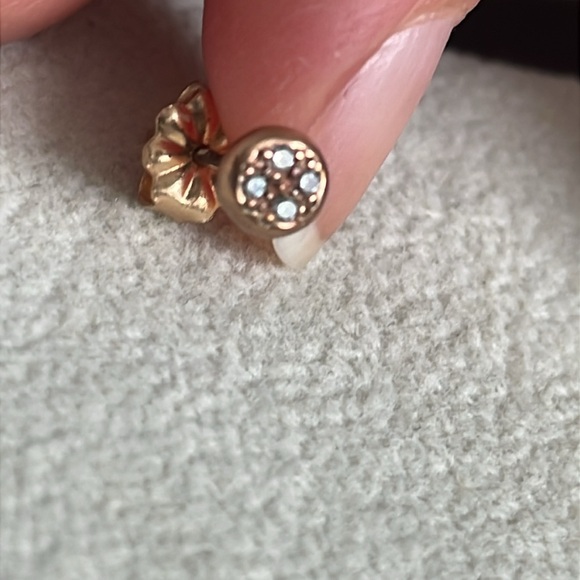 Round Diamond dotted gold earrings studs 14K - Picture 1 of 4